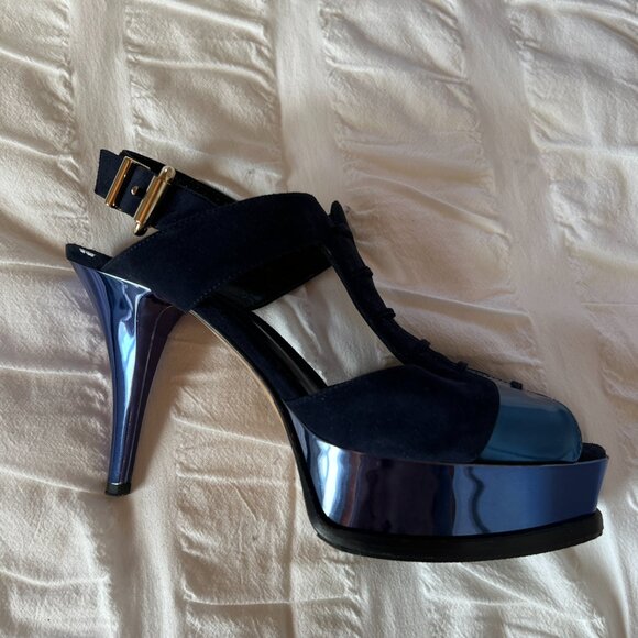 Like New: FENDI Deep Blue Suede and Patent Leather Pumps, Size: 38 1/2 - Picture 4 of 9
